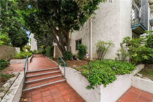 985 E California, Pasadena, CA 91106
