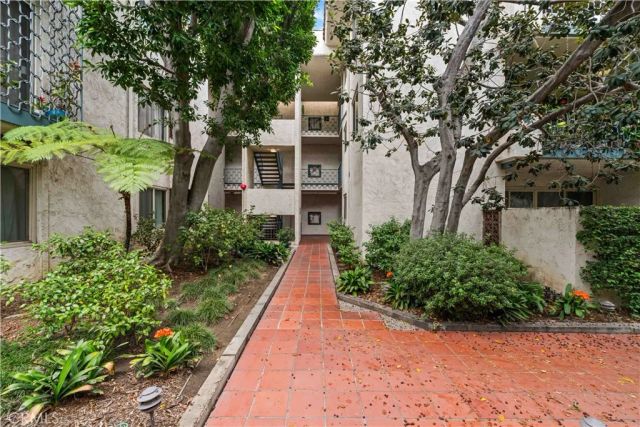 985 E California, Pasadena, CA 91106