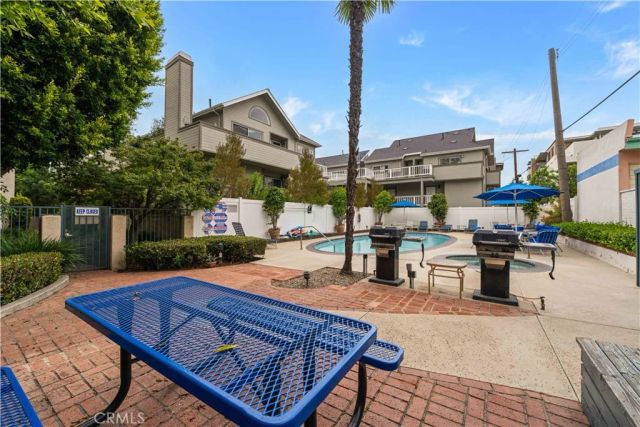 985 E California, Pasadena, CA 91106