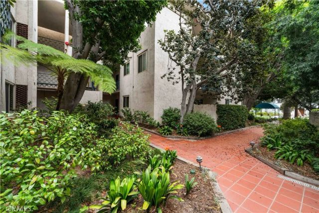 985 E California, Pasadena, CA 91106