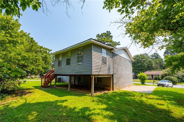 2660 Beacon Drive, Atlanta, GA 30349