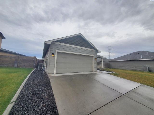 5919 W 41st, Kennewick, WA 99338