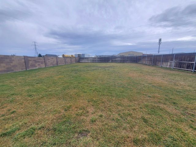 5919 W 41st, Kennewick, WA 99338