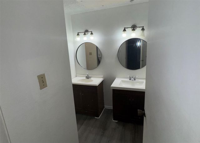 10049 Westpark Drive 189, Houston, TX 77042