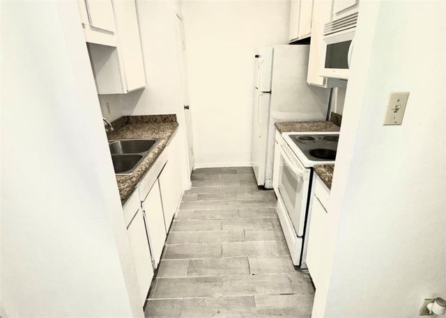 10049 Westpark Drive 189, Houston, TX 77042