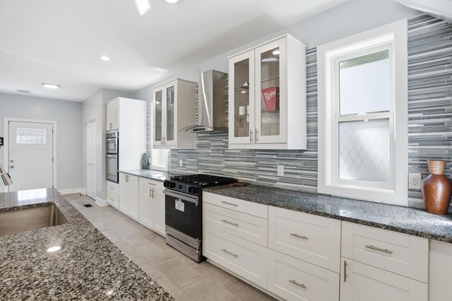 2921 40th Avenue S, Minneapolis, MN 55406