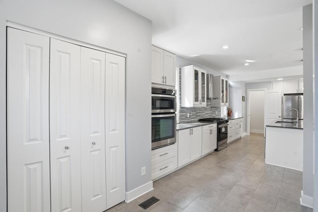 2921 40th Avenue S, Minneapolis, MN 55406