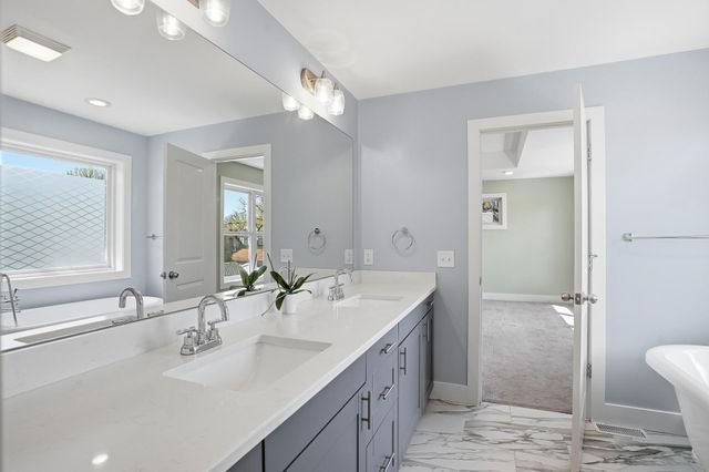 2921 40th Avenue S, Minneapolis, MN 55406