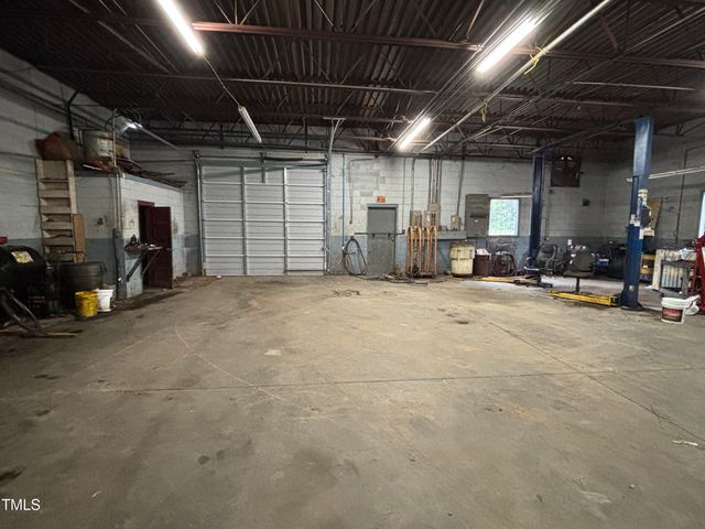 523 W Andrews Avenue, Henderson, NC 27536