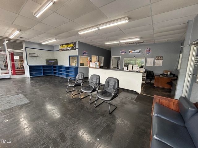 523 W Andrews Avenue, Henderson, NC 27536