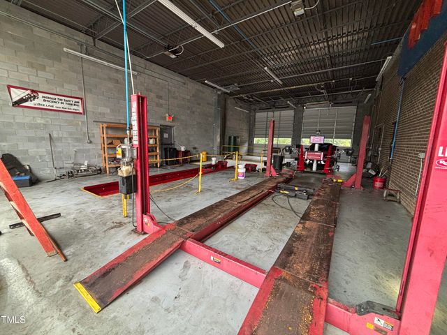 523 W Andrews Avenue, Henderson, NC 27536