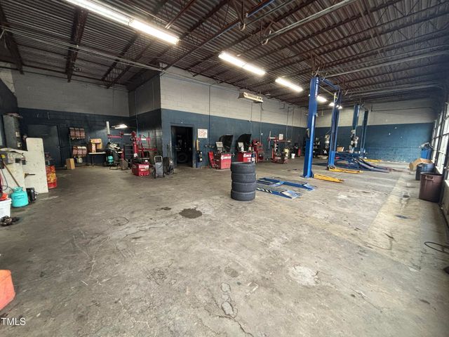 523 W Andrews Avenue, Henderson, NC 27536