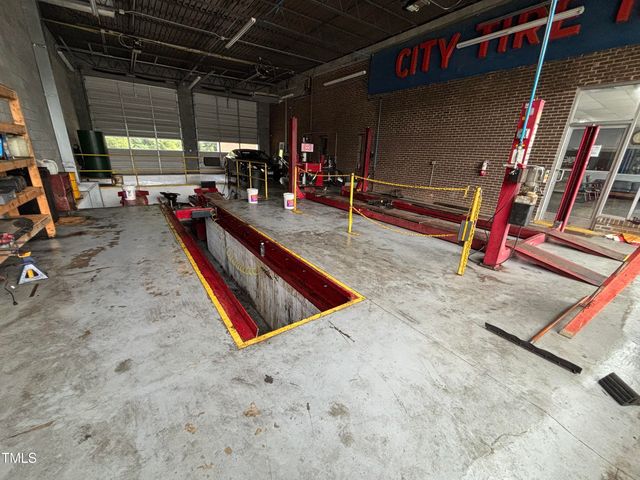 523 W Andrews Avenue, Henderson, NC 27536