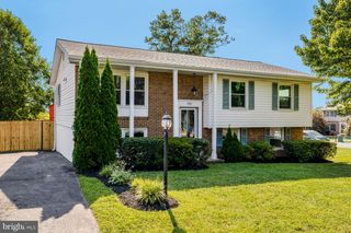 402 S HARRISON RD, Sterling, VA 20164