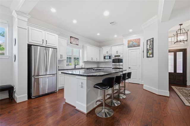 7 Sleeping Colt Place, Spring, TX 77389