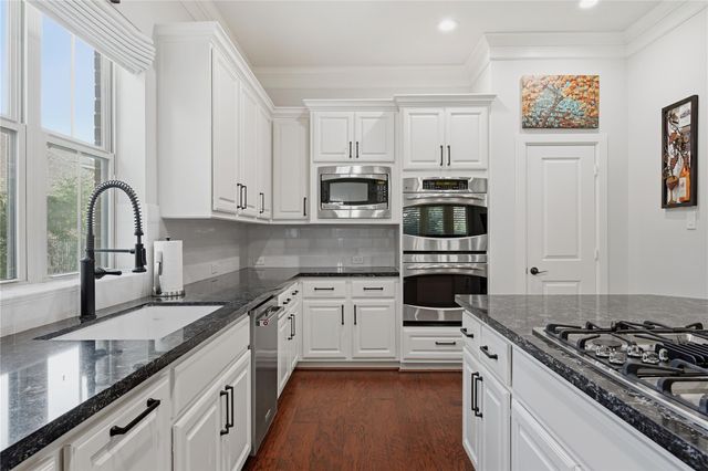7 Sleeping Colt Place, Spring, TX 77389