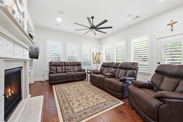 7 Sleeping Colt Place, Spring, TX 77389