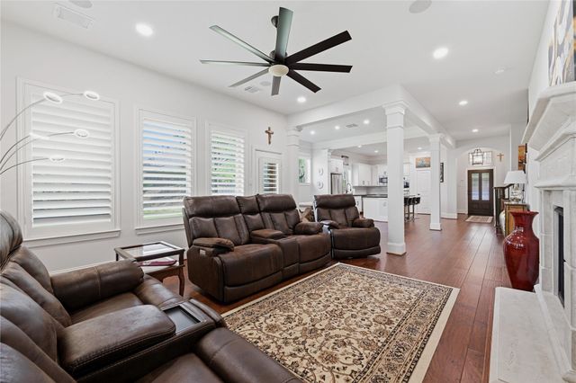 7 Sleeping Colt Place, Spring, TX 77389