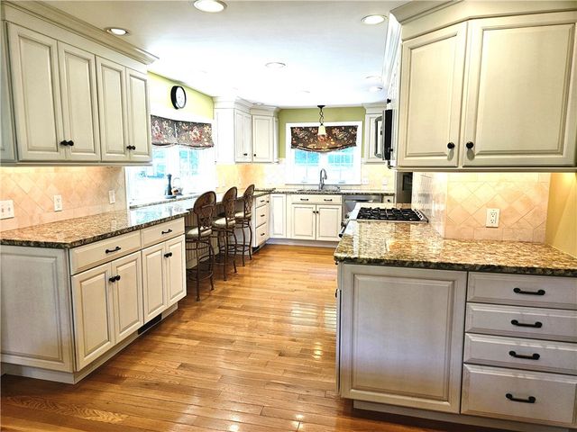 1892 Old Louisquisset Pike, Lincoln, RI 02865