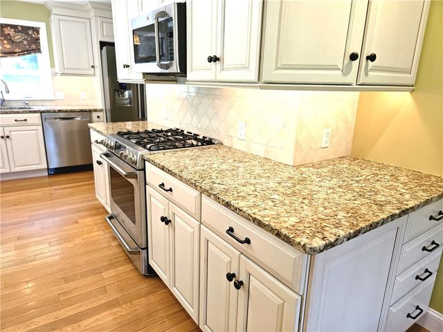 1892 Old Louisquisset Pike, Lincoln, RI 02865