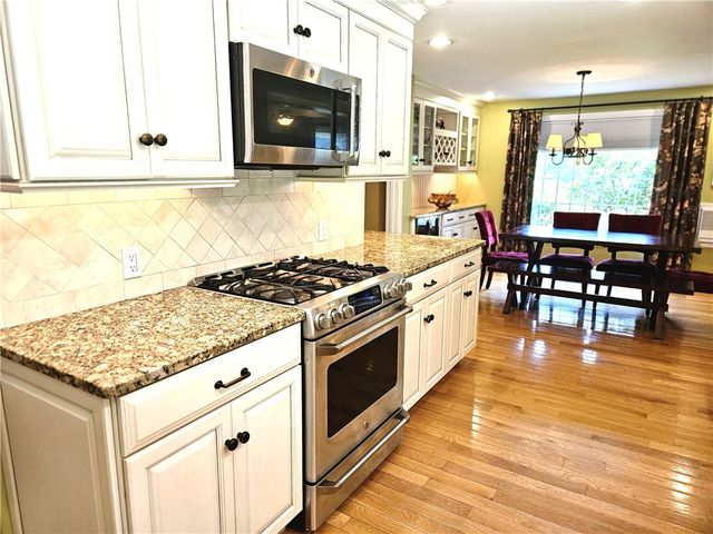 1892 Old Louisquisset Pike, Lincoln, RI 02865