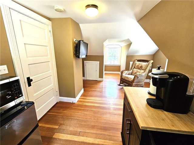 1892 Old Louisquisset Pike, Lincoln, RI 02865
