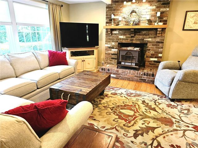 1892 Old Louisquisset Pike, Lincoln, RI 02865