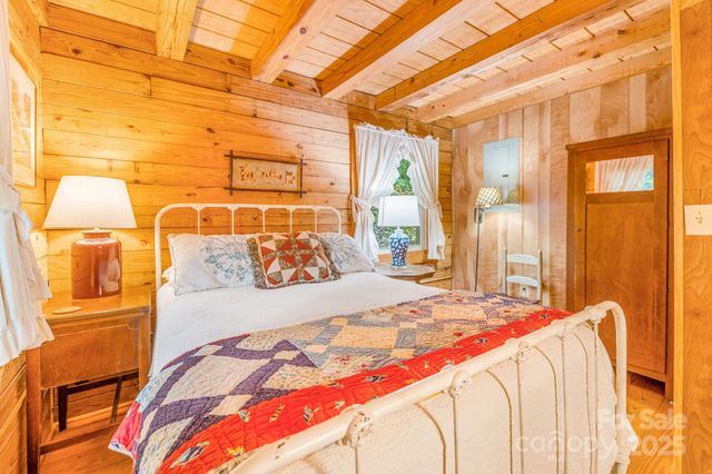 51 Spruce Street, Maggie Valley, NC 28751