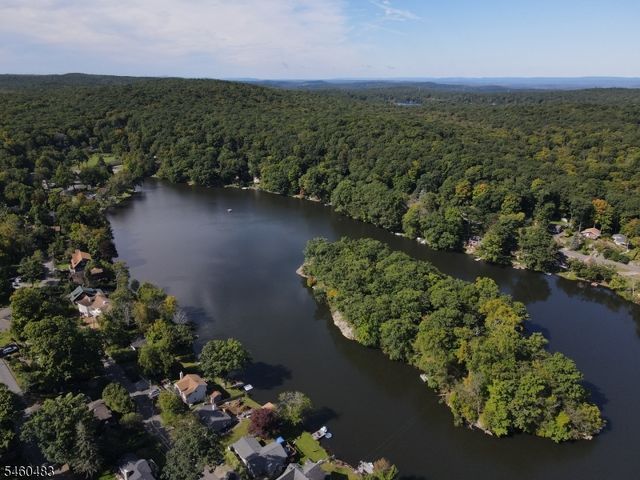 49 Lake Shore Rd, Hardyston Twp., NJ 07460