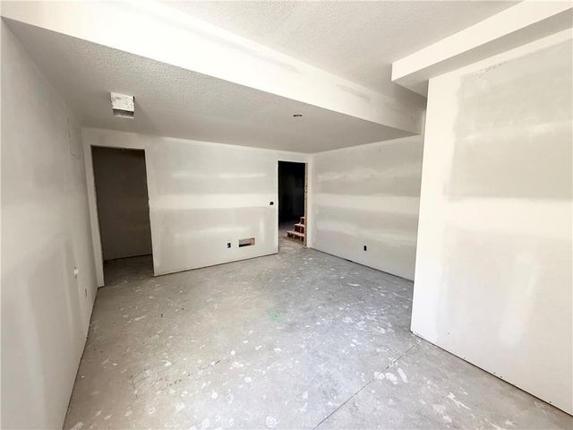 25037 W 94th Terrace, Lenexa, KS 66227