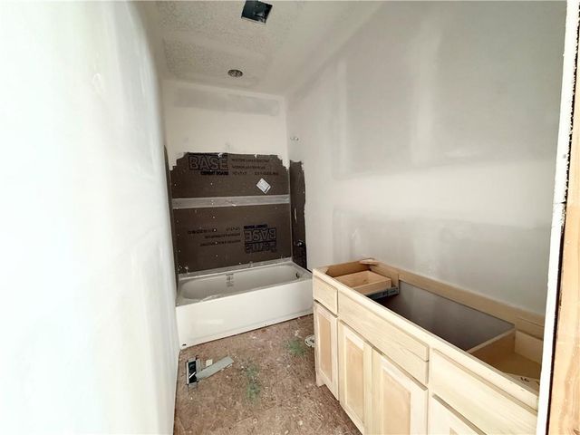 25037 W 94th Terrace, Lenexa, KS 66227