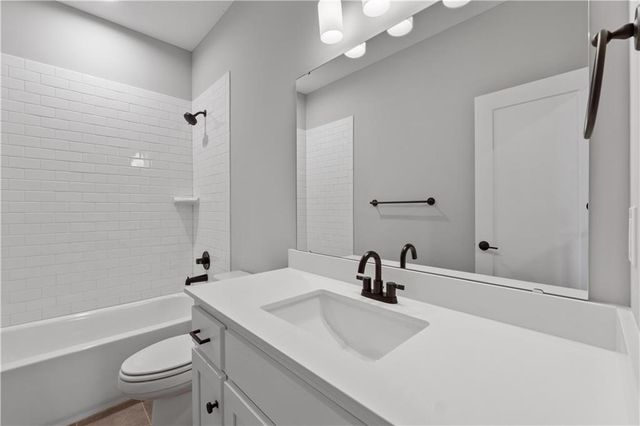 25037 W 94th Terrace, Lenexa, KS 66227