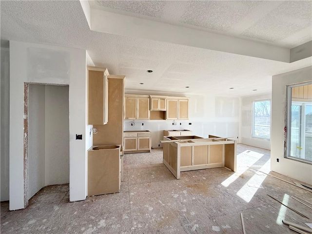 25037 W 94th Terrace, Lenexa, KS 66227