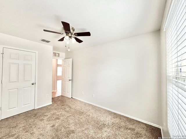 9358 fisherman, Converse, TX 78109