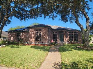 7705 Lake Baykal Dr, Corpus Christi, TX 78413