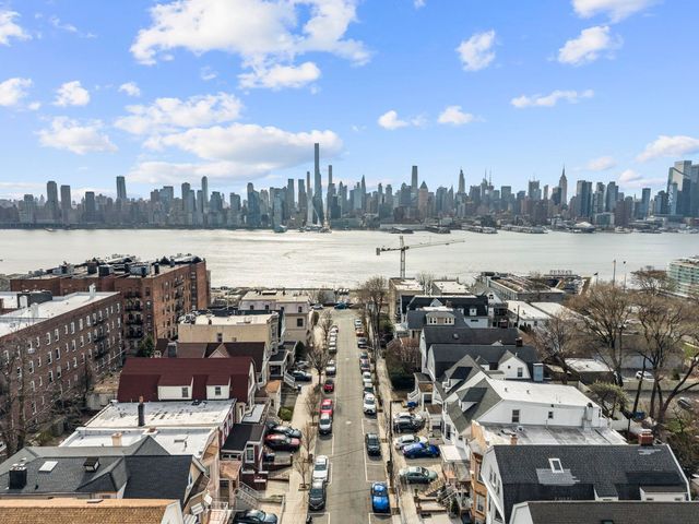 11 50TH ST, Weehawken, NJ 07086