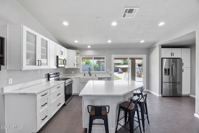 7113 E INGLEWOOD Street, Mesa, AZ 85207