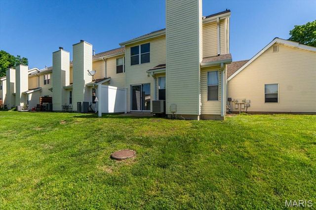 352 Windsor Place B, St Peters, MO 63376