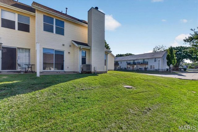 352 Windsor Place B, St Peters, MO 63376
