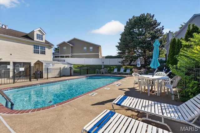 352 Windsor Place B, St Peters, MO 63376