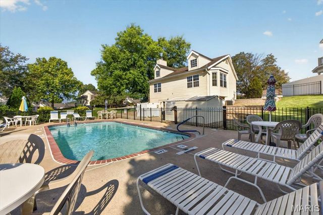 352 Windsor Place B, St Peters, MO 63376
