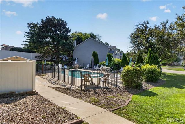 352 Windsor Place B, St Peters, MO 63376