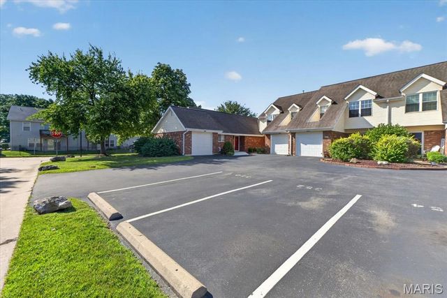 352 Windsor Place B, St Peters, MO 63376