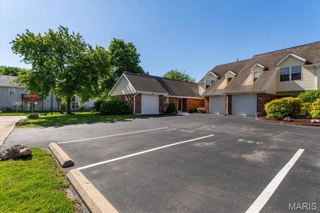 352 Windsor Place B, St Peters, MO 63376