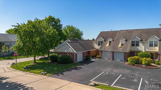 352 Windsor Place B, St Peters, MO 63376