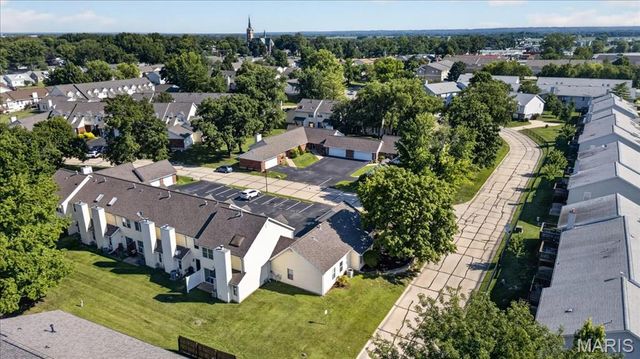 352 Windsor Place B, St Peters, MO 63376