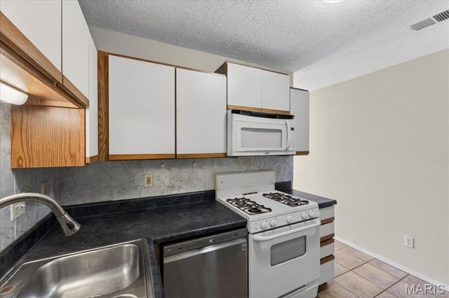 352 Windsor Place B, St Peters, MO 63376