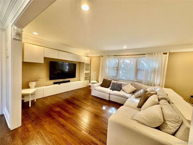 2 Oxford Court 8012, Suffern, NY 10901