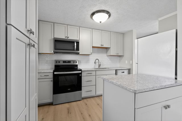 3080 Featherstone Drive, Burlington, KY 41005