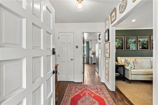 670 Robinhood Trail, Gainesville, GA 30501